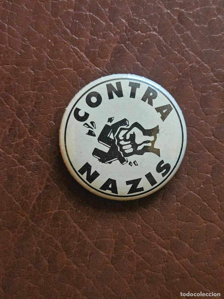 Pins de colecci&oacute;n: Chapa pin CONTRA NAZIS - Antifa Antifascista Antifascismo