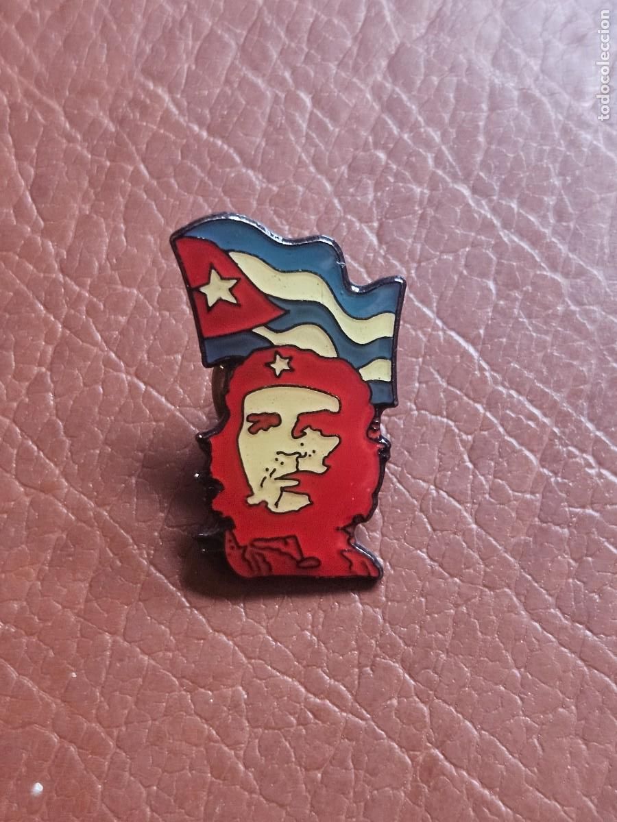 Pins de colecci&oacute;n: Pin - CHE GUEVARA - Bandera cubana - Cuba retrato en rojo y blanco