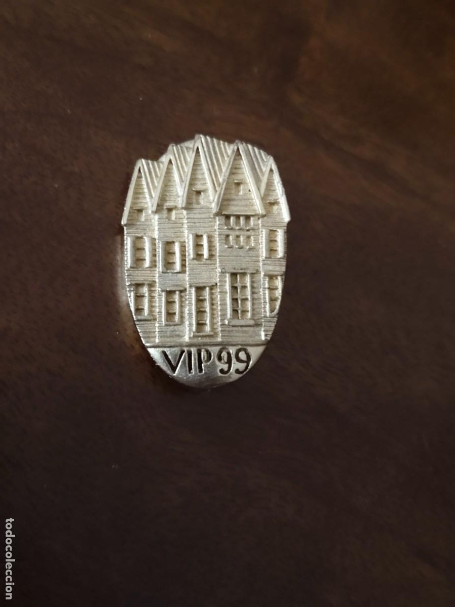 Pins de colecci&oacute;n: Insignia de alfiler VIP 99. - Foto 1