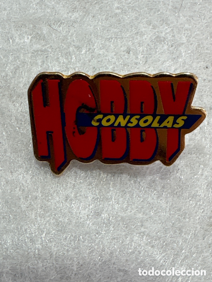 Pins de colecci&oacute;n: Antiguo pin Hobby Consolas (L10) - Foto 1