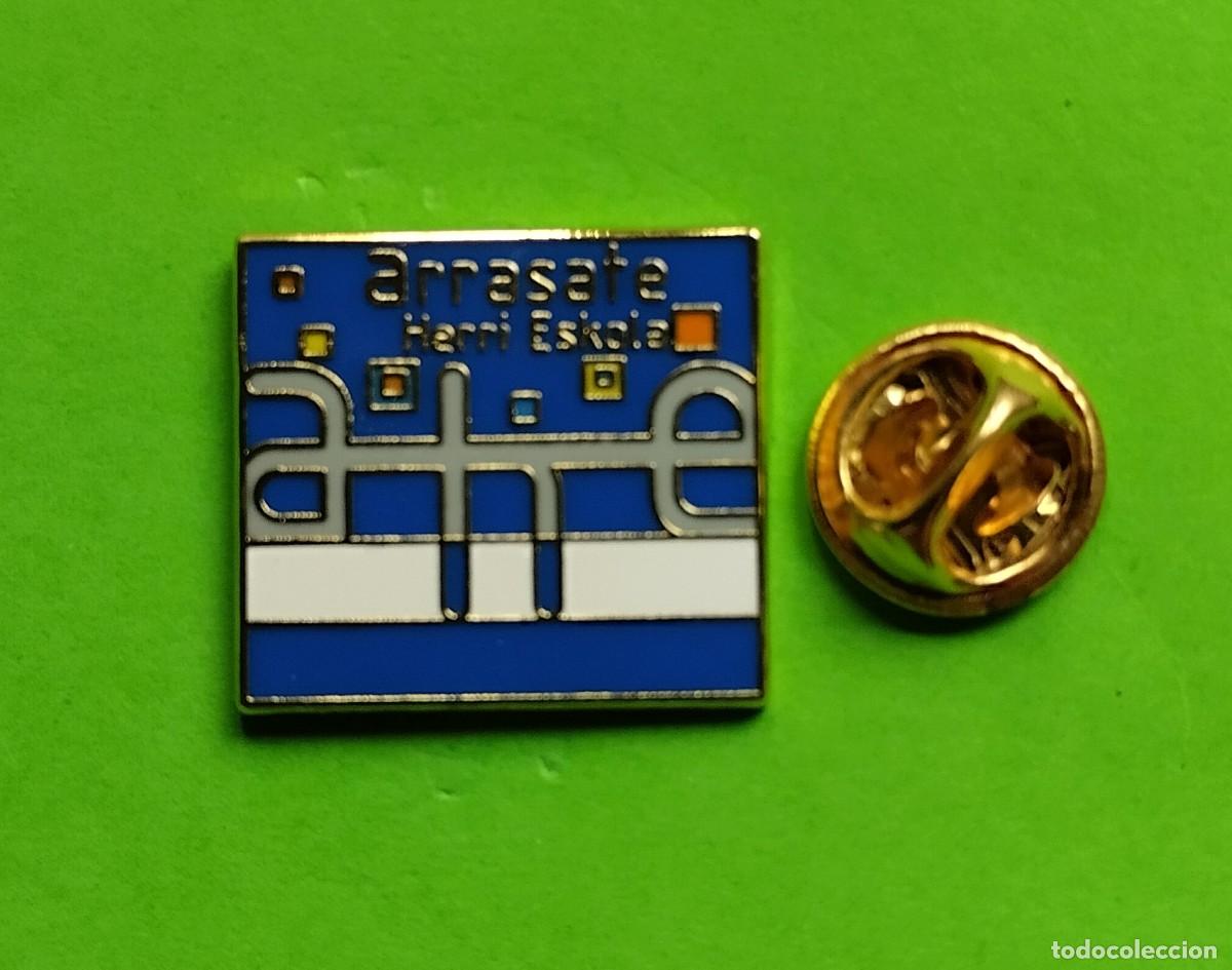 Pins de colecci&oacute;n: PIN FUTBOL - ESMALTE - ESCUDO EQUIPO - ARRASATE HERRIKO ESKOLA - FUTBOL BASE/OFICIAL - GUIPUZKOA
