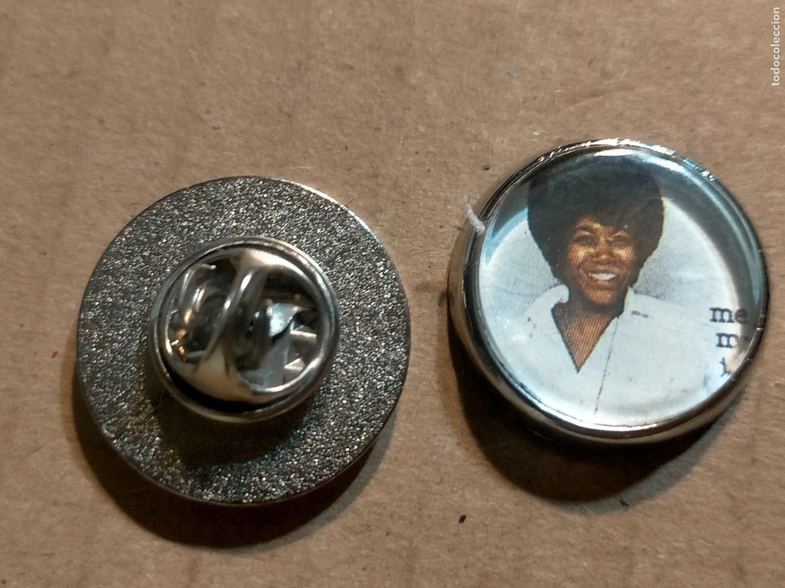 Sammlung von Pins: PIN REDONDO METAL - musica cantante rock componente grupo Joan armatrading