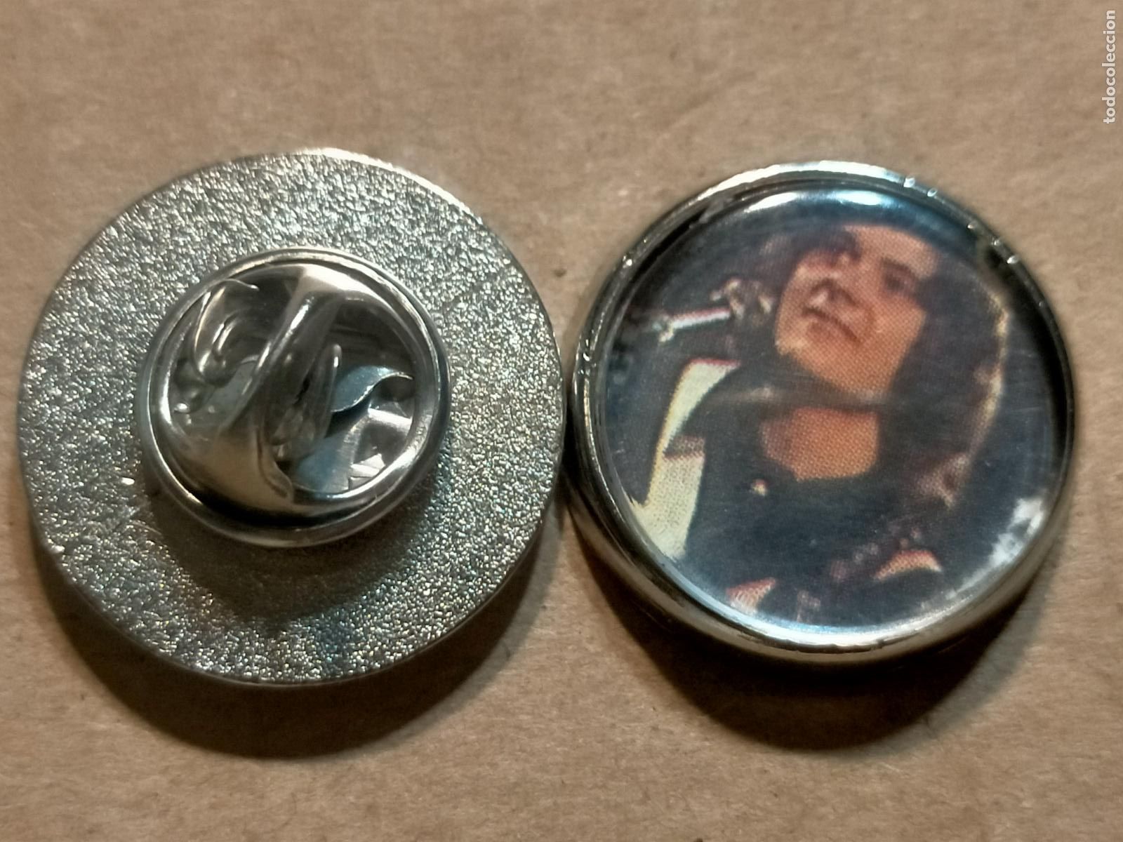 Sammlung von Pins: PIN REDONDO METAL - musica cantante rock componente grupo paper lace