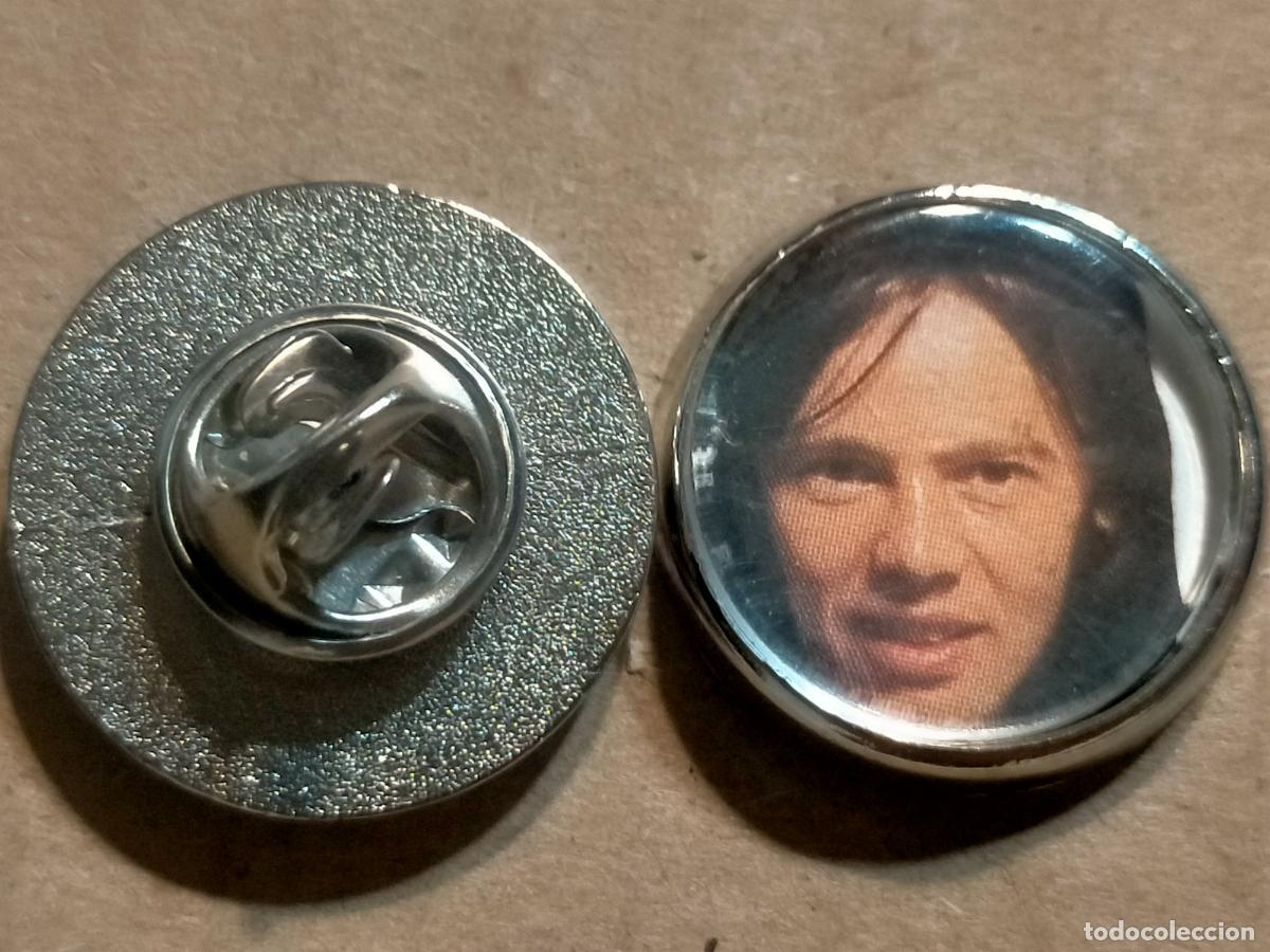 Pins e Spille di collezione: PIN REDONDO METAL - musica cantante rock componente grupo pilot