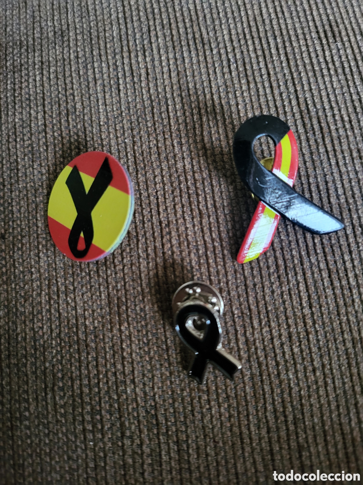 Pins de colecci&oacute;n: Lote 3 pines Espa&ntilde;a luto