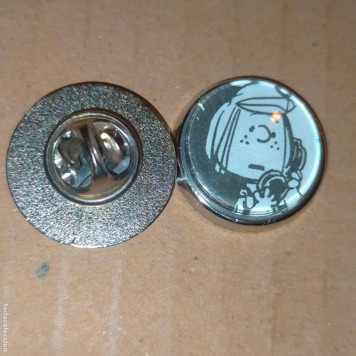 Pins de colecci&oacute;n: pin redondo metal - DIBUJOS ANIMADOS COMIC FAMILIA Y AVENTURAS DE CARLITOS Y SNOOPY