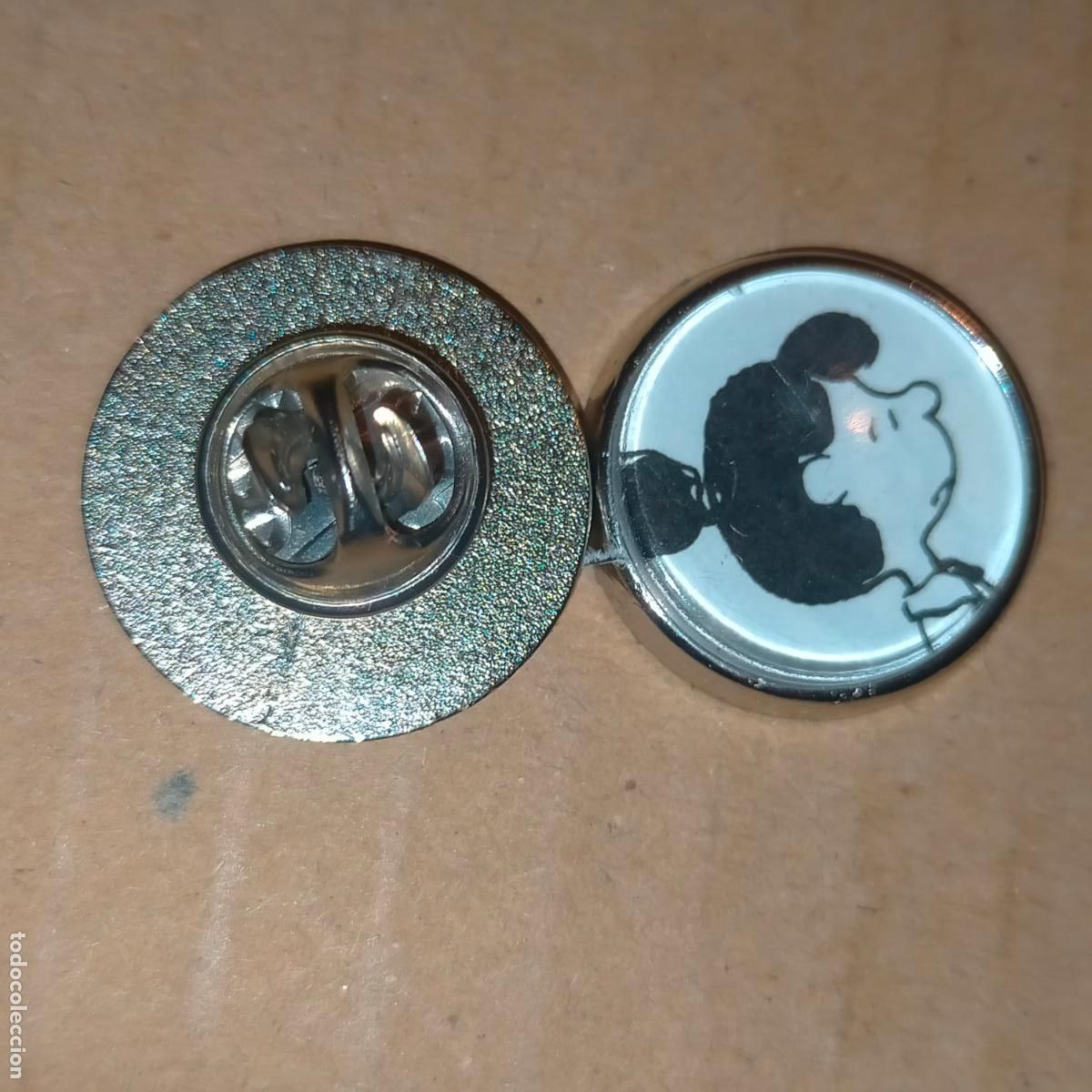 Collection pins: pin redondo metal - DIBUJOS ANIMADOS COMIC FAMILIA Y AVENTURAS DE CARLITOS Y SNOOPY