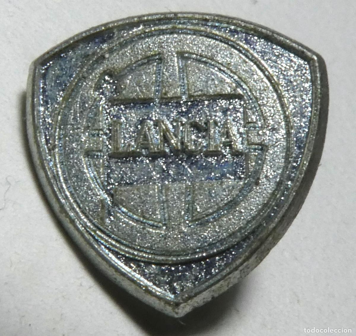 Pins de colecci&oacute;n: Pin emblema de la marca Lancia