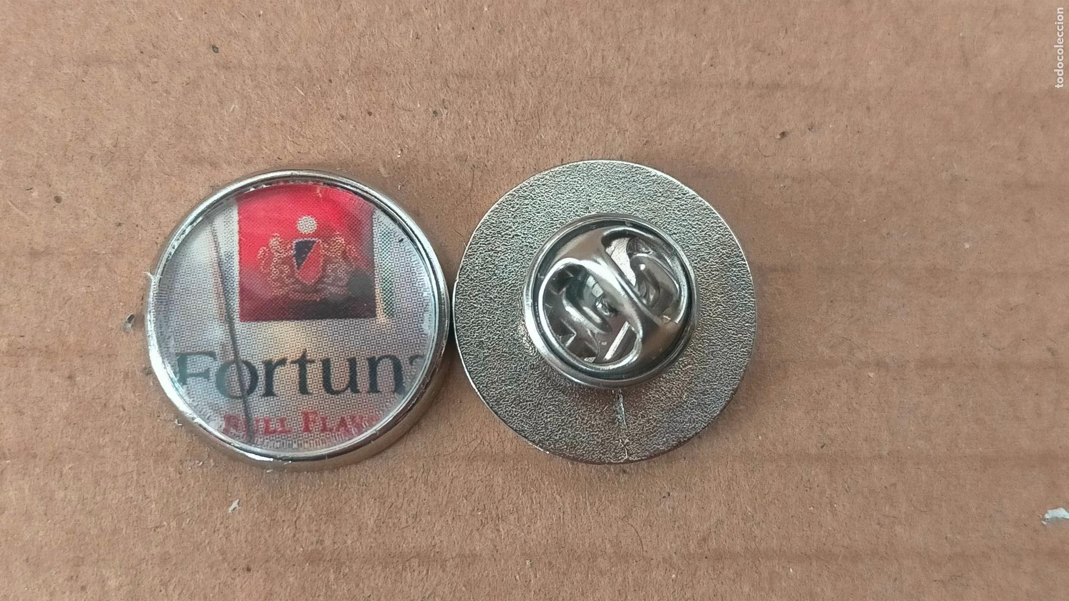 Pins e Spille di collezione: PIN REDONDO METAL - PUBLICITARIO TABACALERA TABACOS CIGARRILLOS FORTUNA