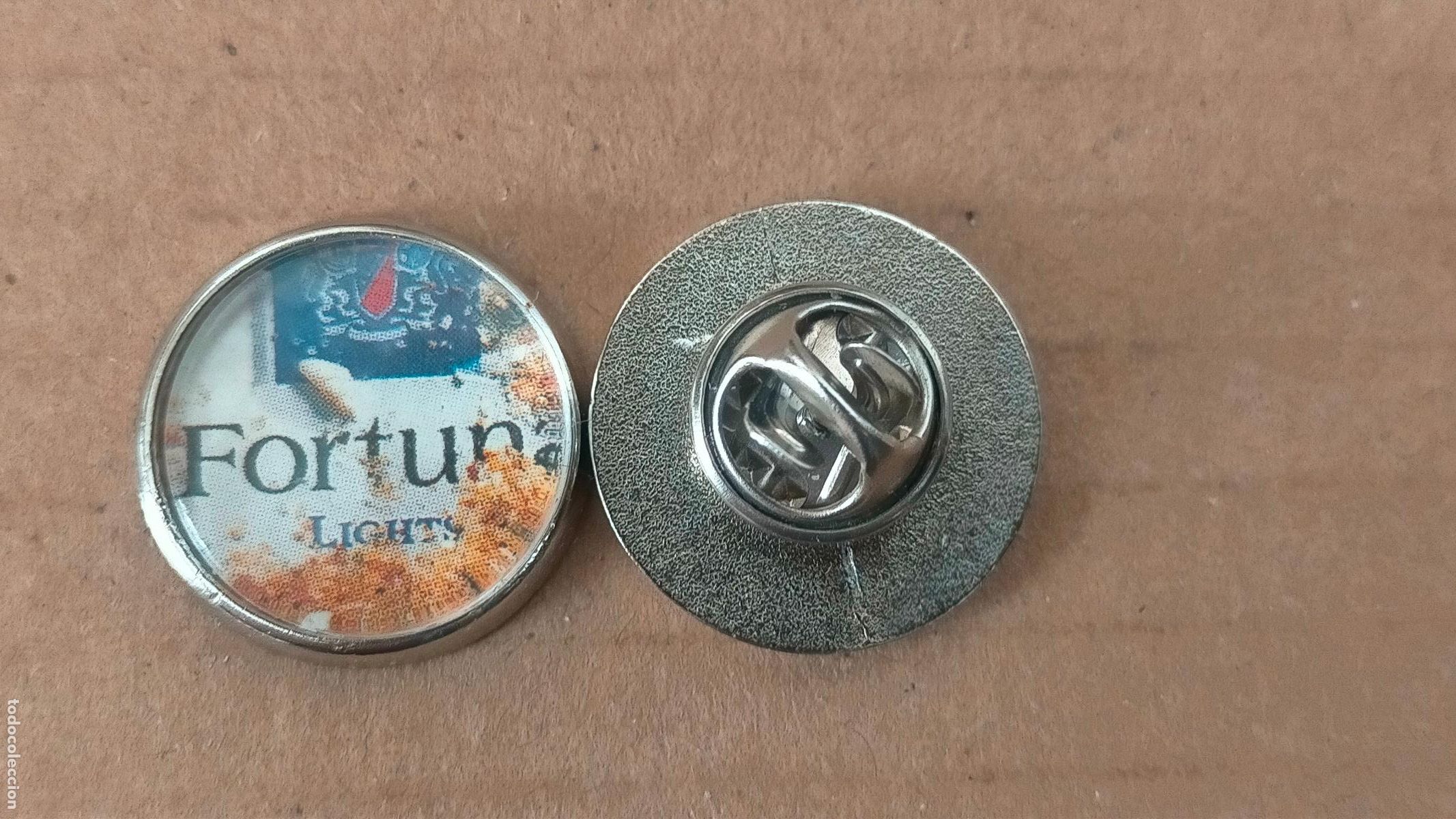 Pins e Spille di collezione: PIN REDONDO METAL - PUBLICITARIO TABACALERA TABACOS CIGARRILLOS FORTUNA