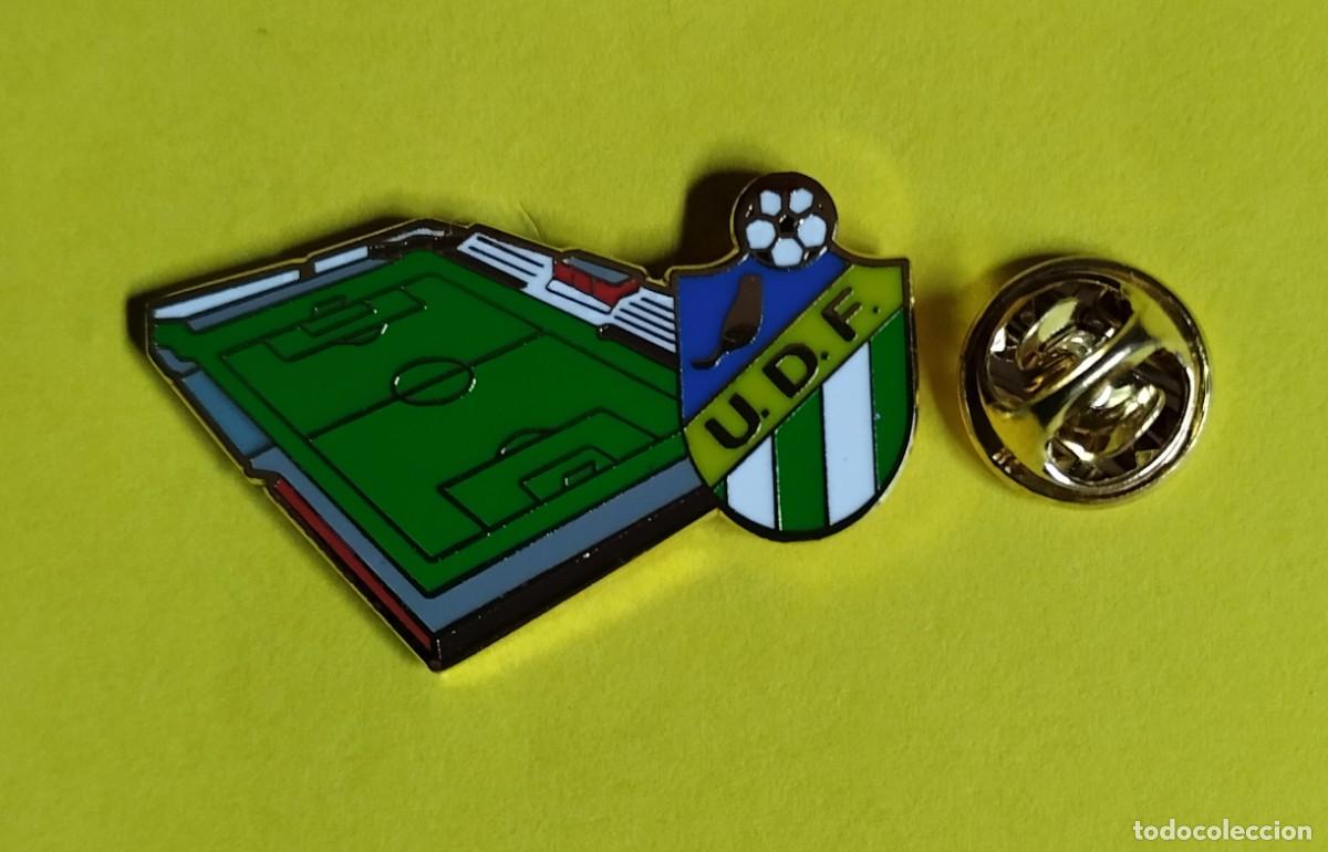Sammlung von Pins: PIN FUTBOL - ESCUDO MAS ESTADIO - U.D. FUERTEVENTURA - PUERTO ROSARIO - LAS PALMAS