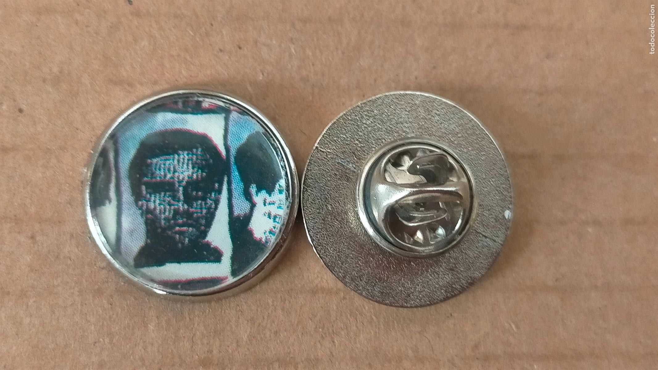Pins e Spille di collezione: PIN REDONDO METAL - pol&iacute;tico terrorista cartel de Se busca no a la ETA