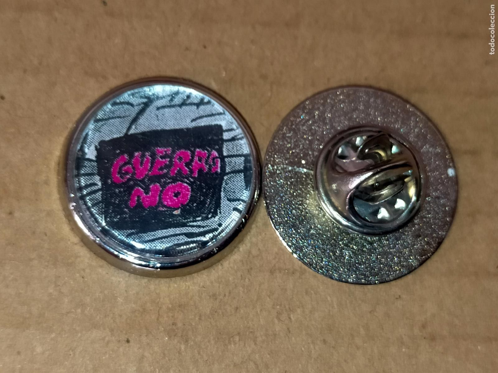 Collection pins: PIN REDONDO METAL - pol&iacute;tico guerra no