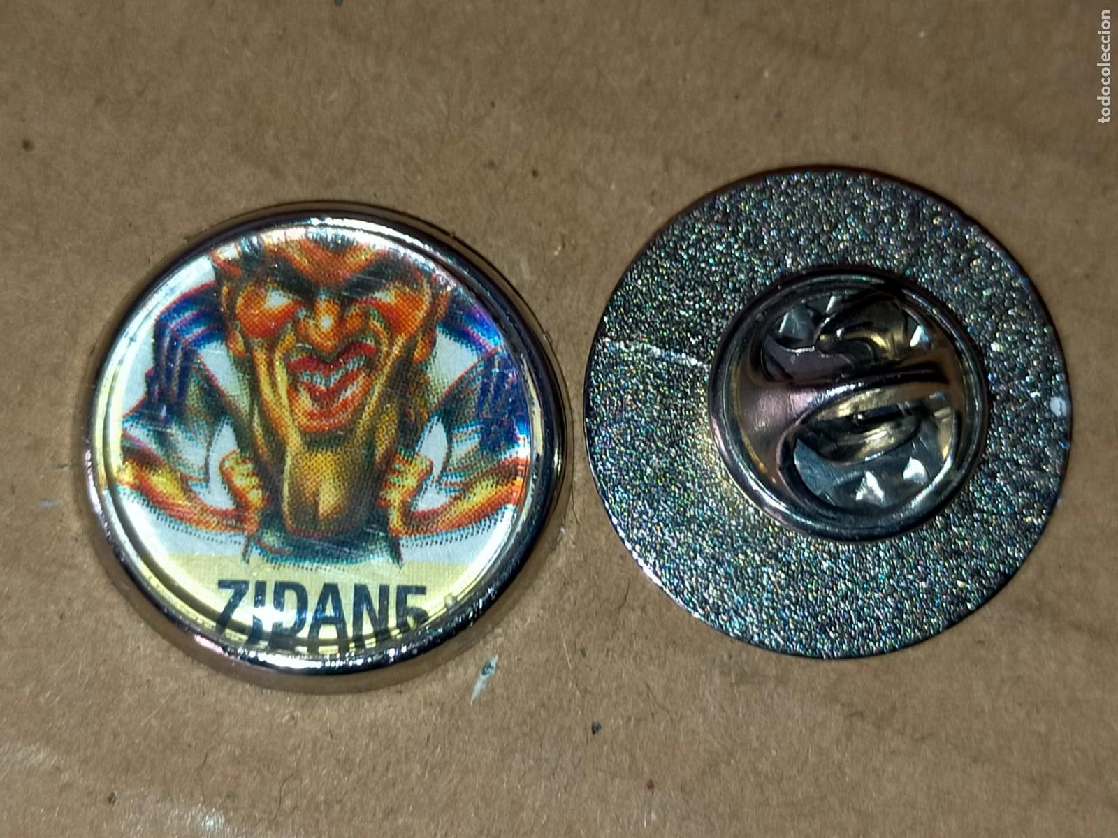 Pins de colecci&oacute;n: PIN REDONDO METAL - caricatura jugador de f&uacute;tbol Zidane