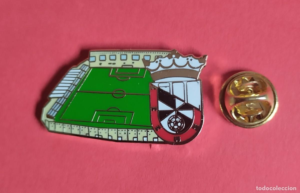 Sammlung von Pins: PIN FUTBOL - ESCUDO MAS ESTADIO - A D. CEUTA F.C. - ESTADIO MUNICIPAL ALFONSO MURUBE
