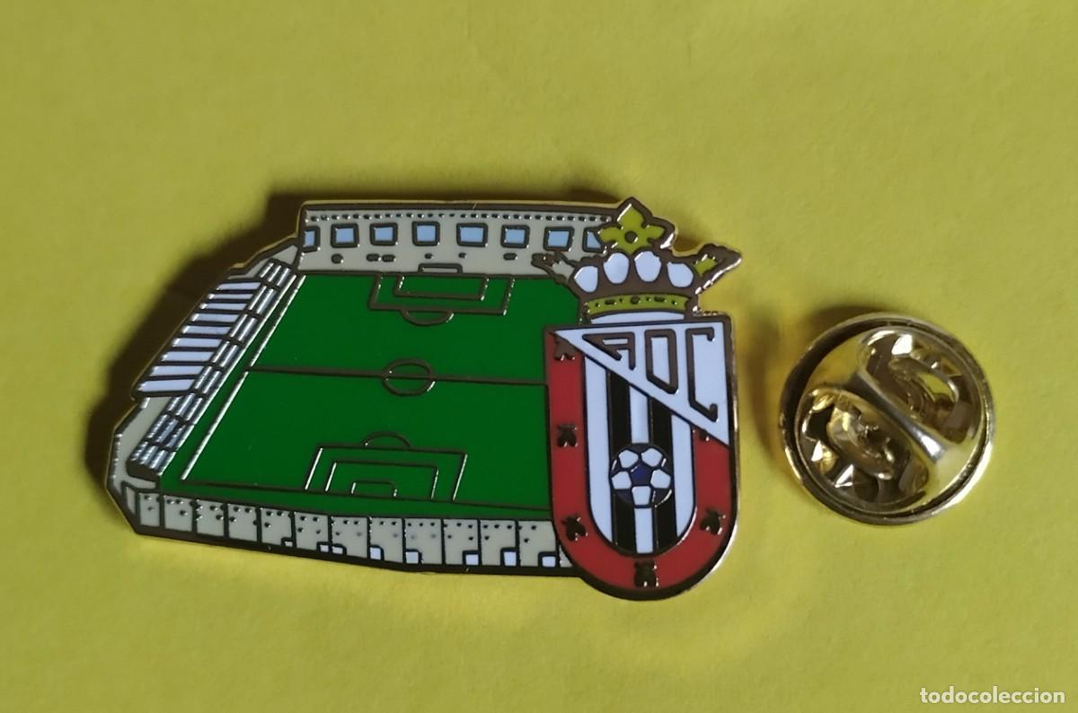 Sammlung von Pins: PIN FUTBOL - ESCUDO MAS ESTADIO - ASOCIACION DEPORTIVA CEUTA - ESTADIO MUNICIPAL ALFONSO MURUBE