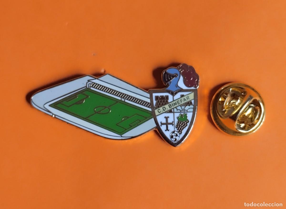 Pins de colecci&oacute;n: PIN FUTBOL - ESCUDO MAS ESTADIO - C.D. BINEFAR - ESTADIO LOS OLMOS