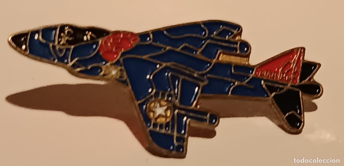 Pins de colecci&oacute;n: Pin avi&oacute;n Vintage armada
