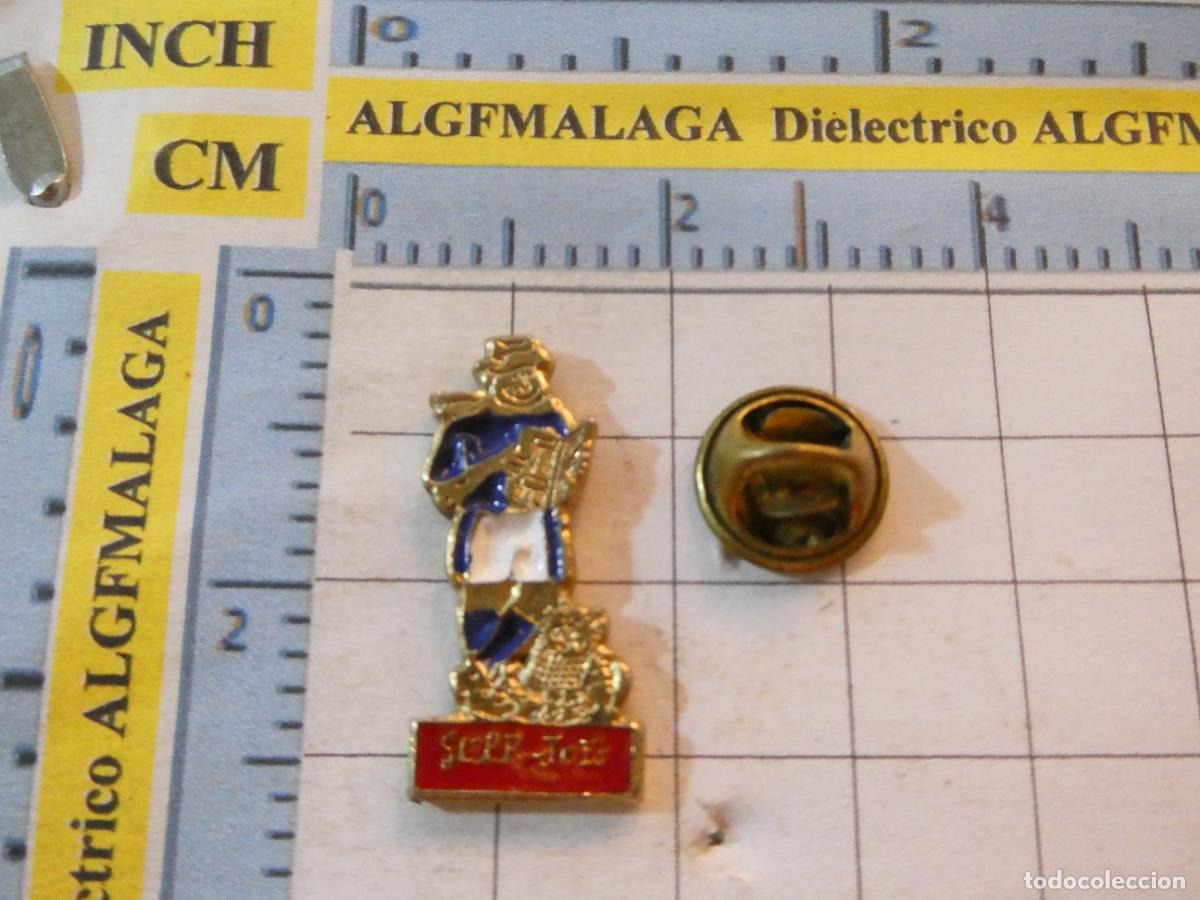 Pins e Spille di collezione: PIN DE SENDERISTO MONTA&Ntilde;ISTA CON GATO ? SUPR JOBS?