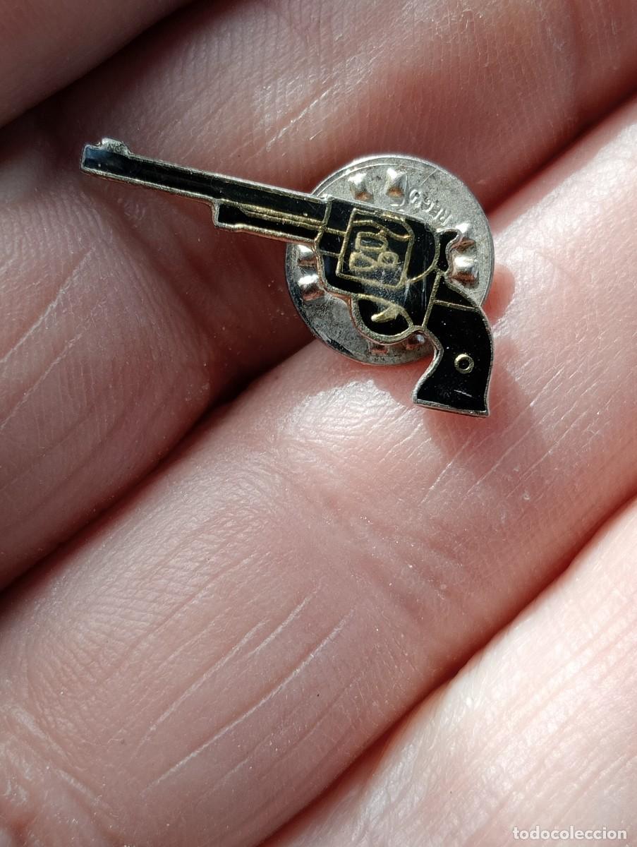 Pins de colecci&oacute;n: PINS REVOLVER , CUERNO CHIVO ,MUNDO ARMAS PISTOLAS , GRUPO MUSICA ?