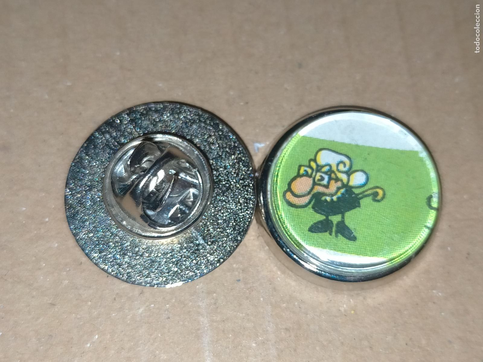 Sammlung von Pins: PIN REDONDO METAL - c&oacute;mic la tita Virginia