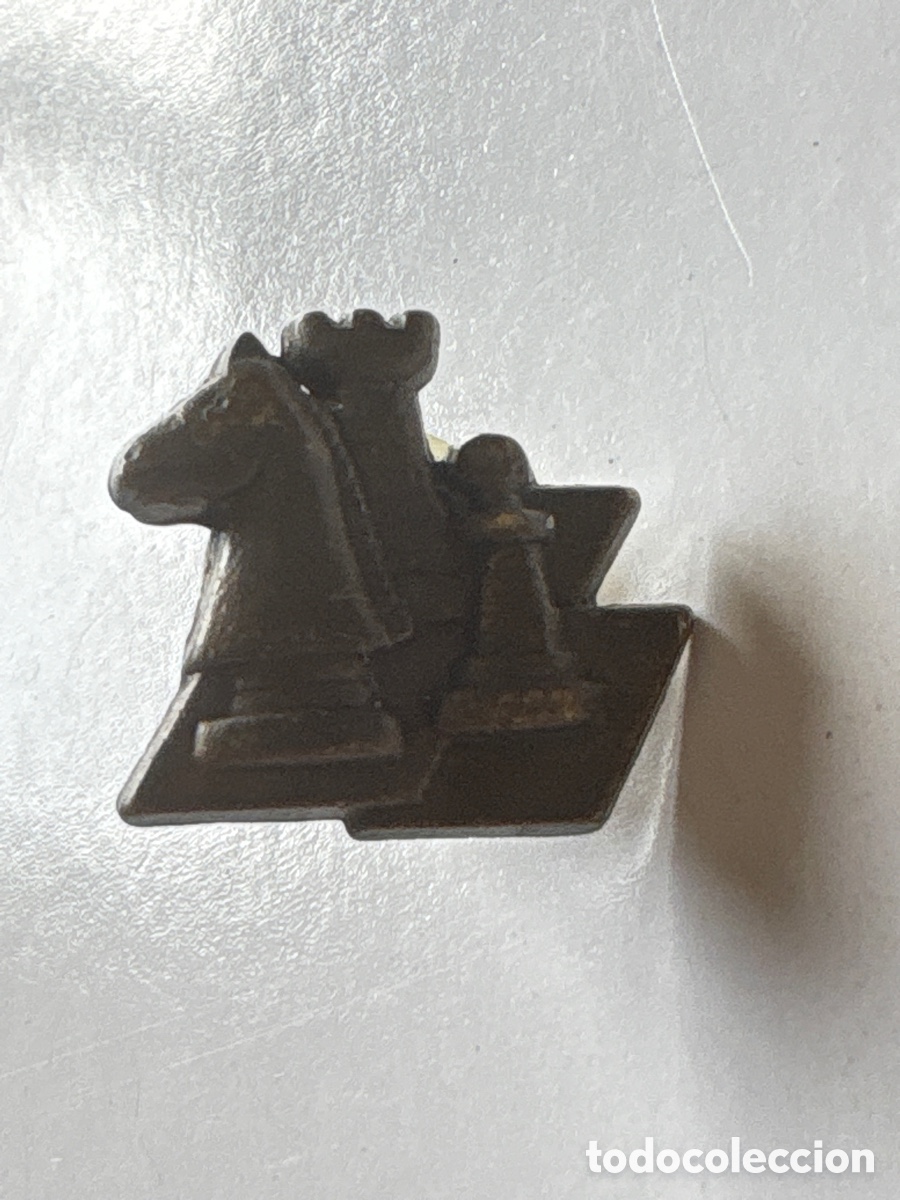 Pins de colecci&oacute;n: Antiguo pin de ajedrez (A1) - Foto 1
