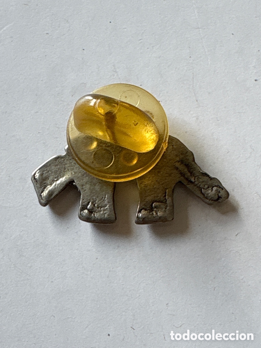 Pins de colecci&oacute;n: Pin Paz, rompiendo arma (A1) - Foto 2
