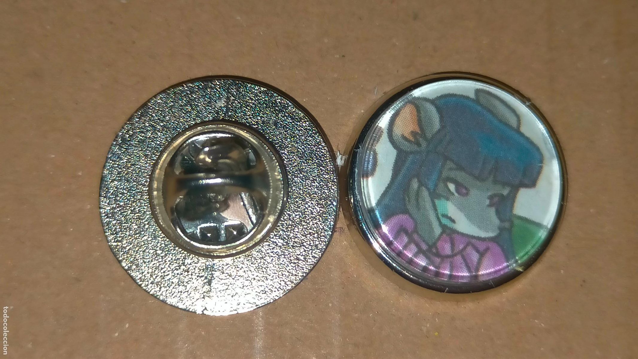 Pin's de collection: pin redondo metal - infantil dibujos animados c&oacute;mics Tea Stilton