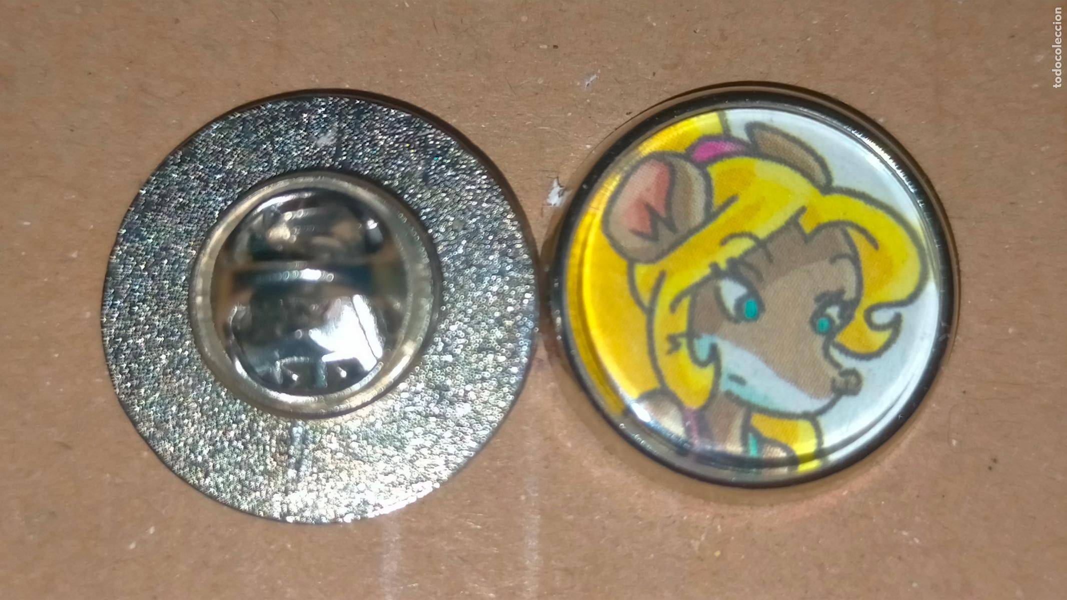 Pin's de collection: pin redondo metal - infantil dibujos animados c&oacute;mics Tea Stilton
