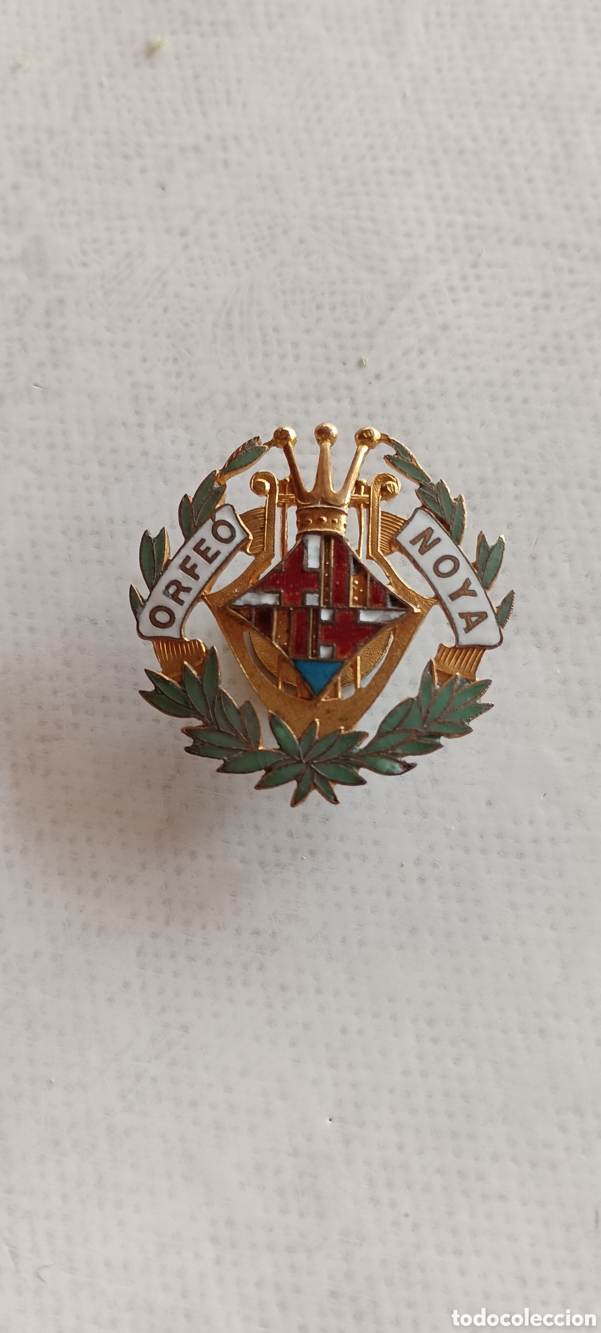 Pins de colecci&oacute;n: Pin de solapa original antiguo del Orfe&oacute; Noya de Igualada, Catalu&ntilde;a.