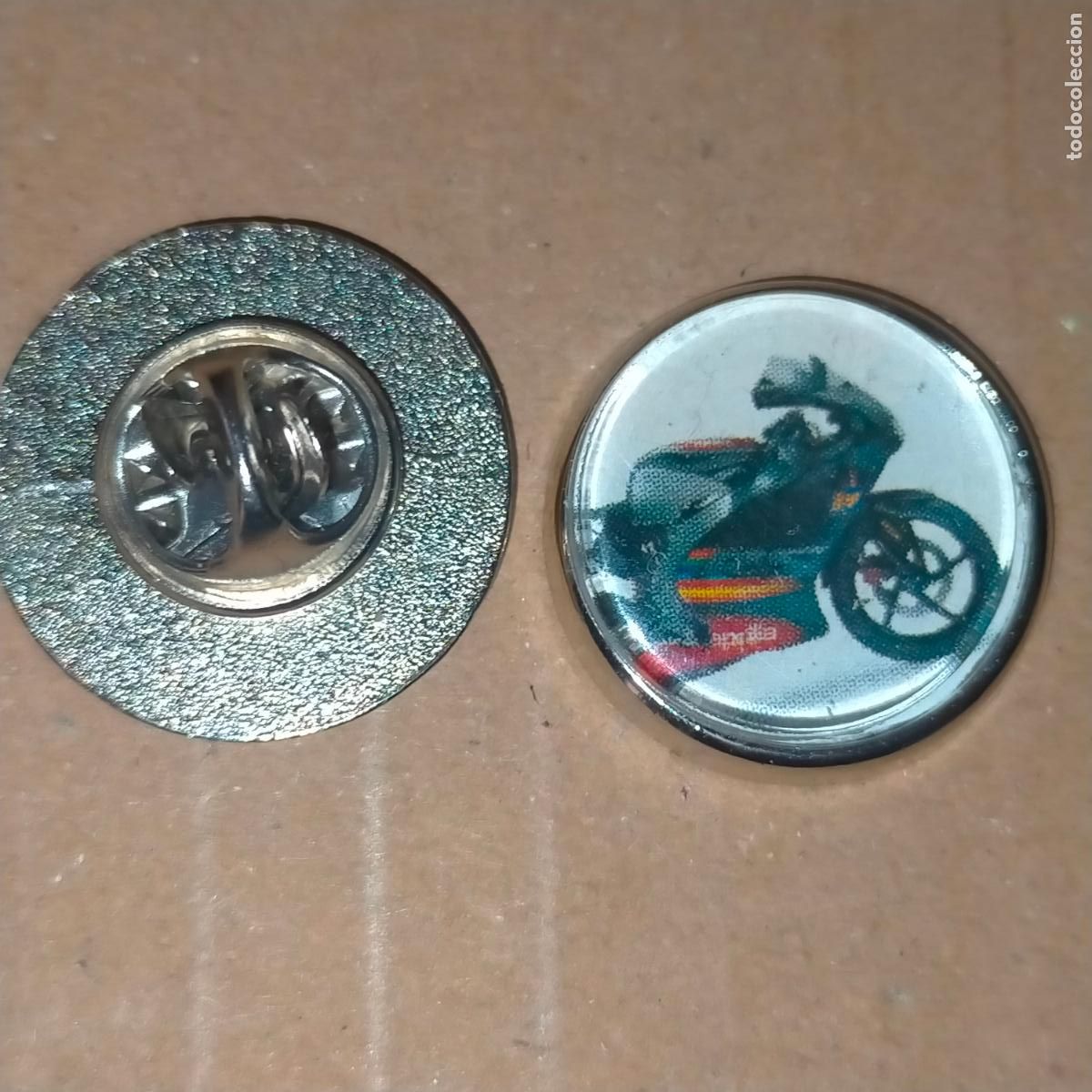 Pin's de collection: PIN REDONDO METAL - moto motocicleta Aprilia