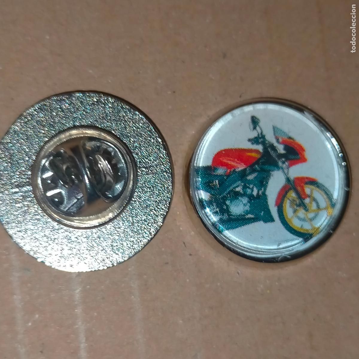 Collection pins: PIN REDONDO METAL - moto motocicleta Aprilia