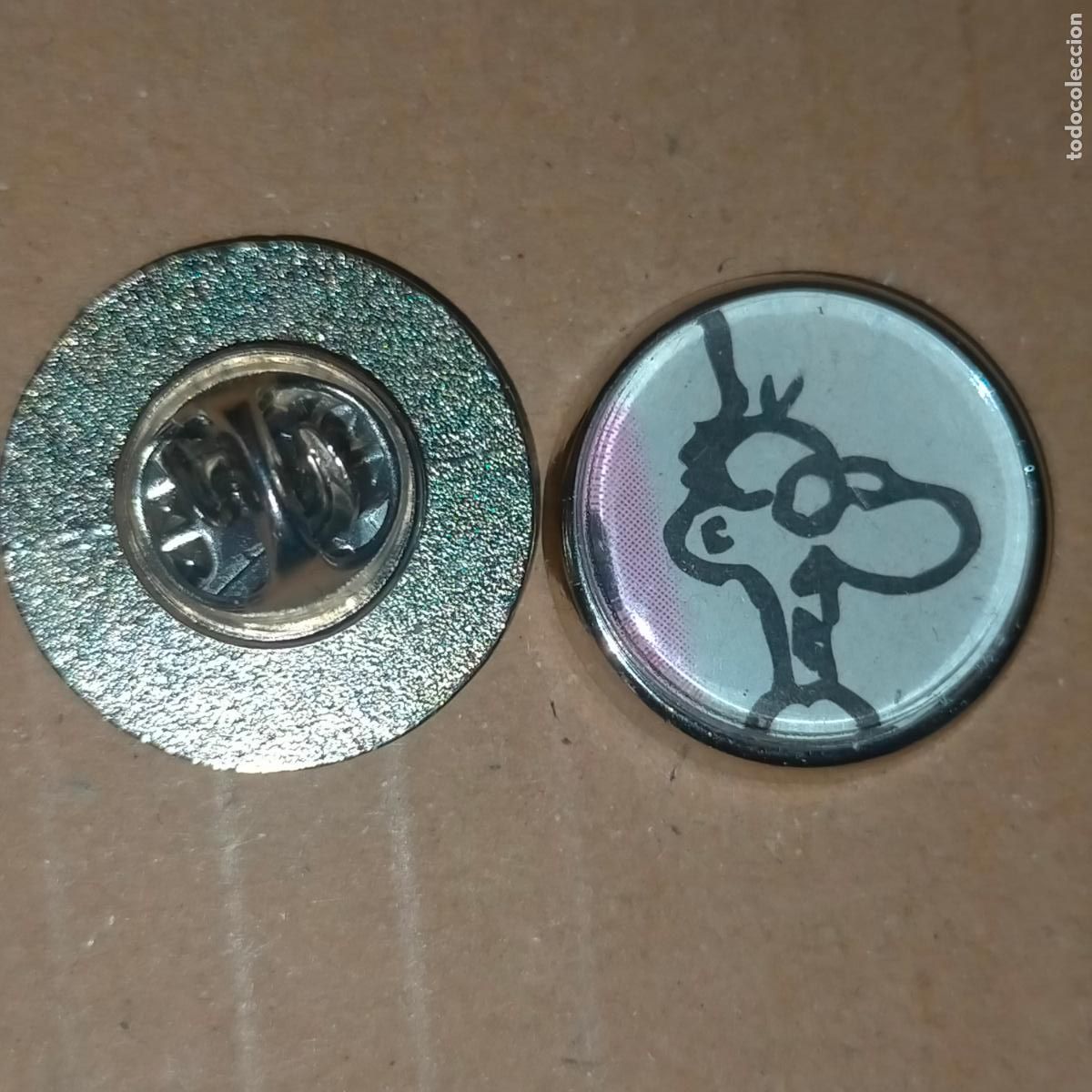 Pin's de collection: PIN REDONDO METAL - c&oacute;mic humor humorista forges
