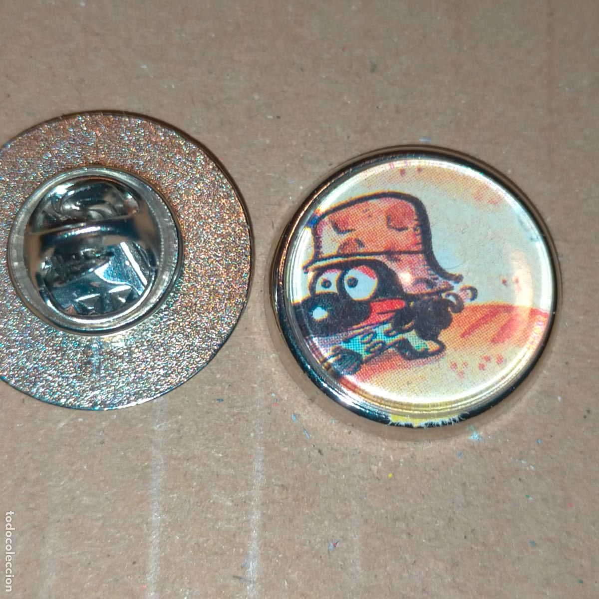 Pin's de collection: PIN REDONDO METAL - c&oacute;mic historias de la puta mili
