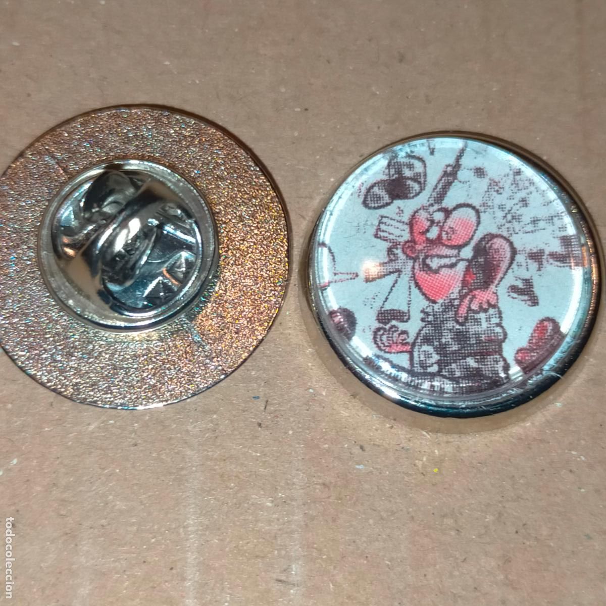 Pin's de collection: PIN REDONDO METAL - c&oacute;mic historias de la puta mili