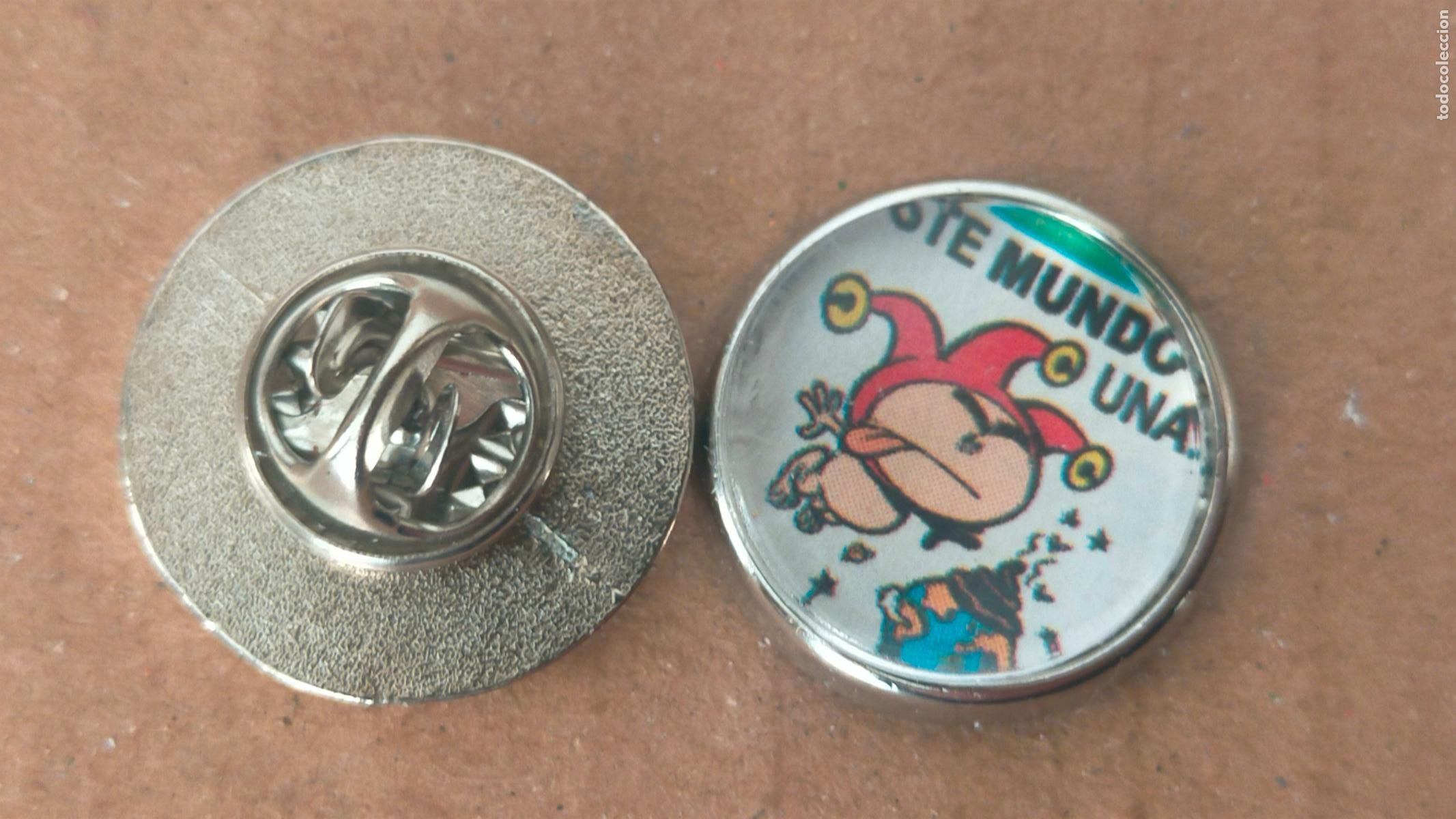 Pin's de collection: PIN REDONDO METAL - comic buf&oacute;n de la revista de humor el jueves mascota
