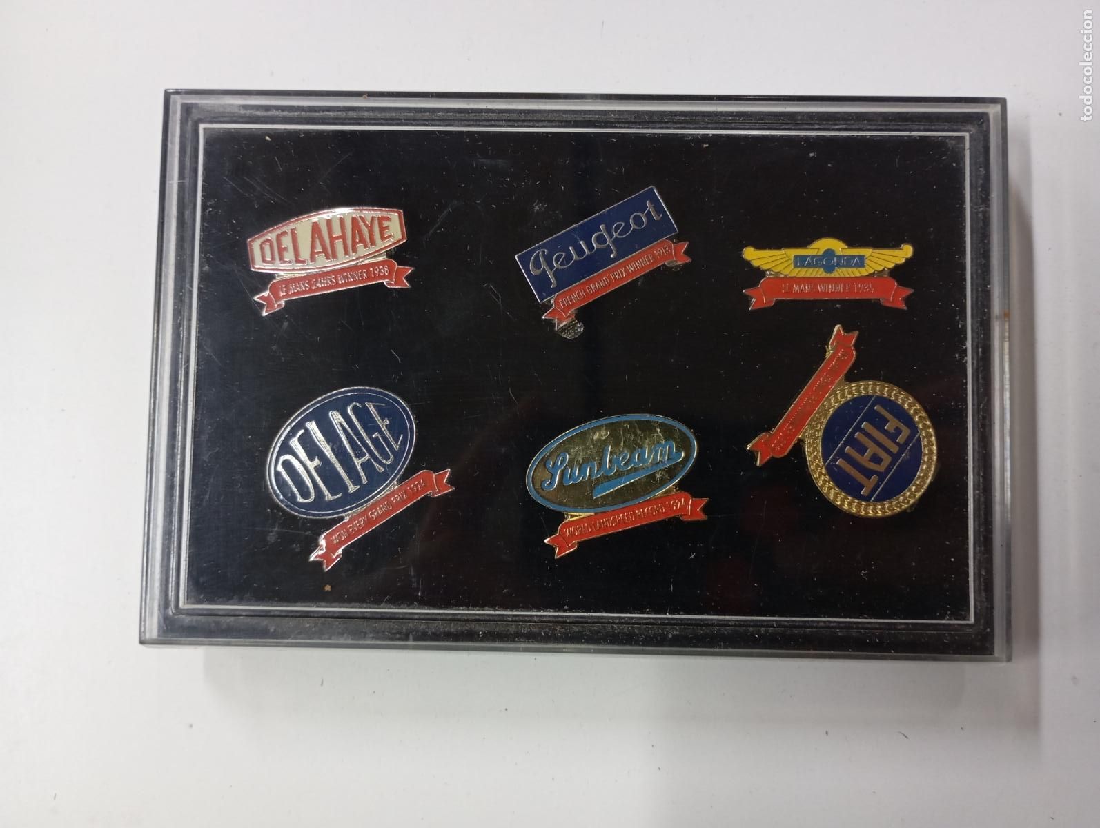 Sammlung von Pins: LOTE DE 6 INSIGNIAS MARCAS CL&Aacute;SICAS DE AUTOM&Oacute;VILES EN ESTUCHE. PN01