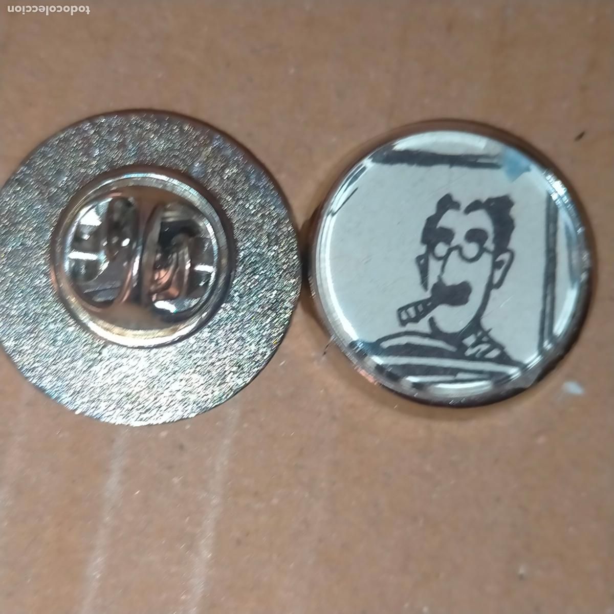Sammlung von Pins: PIN REDONDO METAL - comic historieta grou&ntilde;idos en el desierto