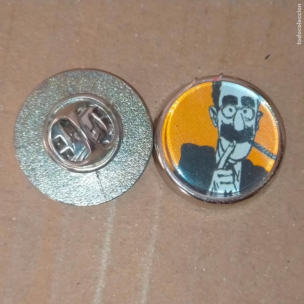 Pin's de collection: PIN REDONDO METAL - comic historieta grou&ntilde;idos en el desierto