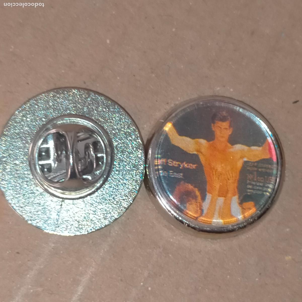 Pin's de collection: PIN REDONDO METAL - er&oacute;tico hombre