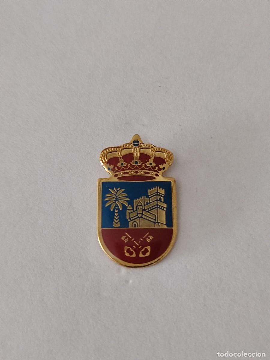 Pins de colecci&oacute;n: PIN ESCUDO HERALDICO DE DON BENITO (BADAJOZ)