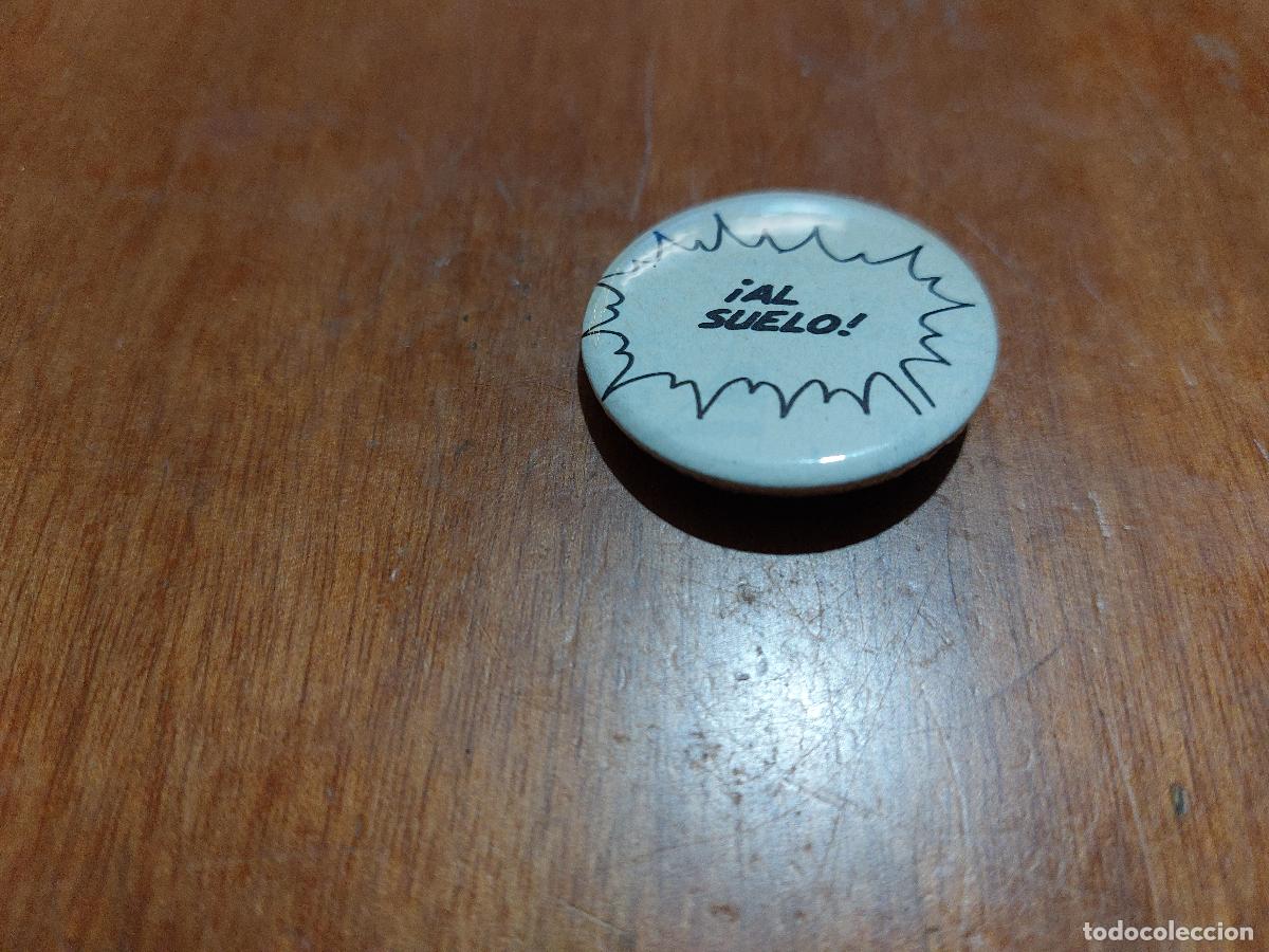 Pins de colecci&oacute;n: AL SUELO. BOCADILLO COMIC. CHAPA PIN. 0,31 MM MET&Aacute;LICA POR DETR&Aacute;S. SIN USO. DIFICIL