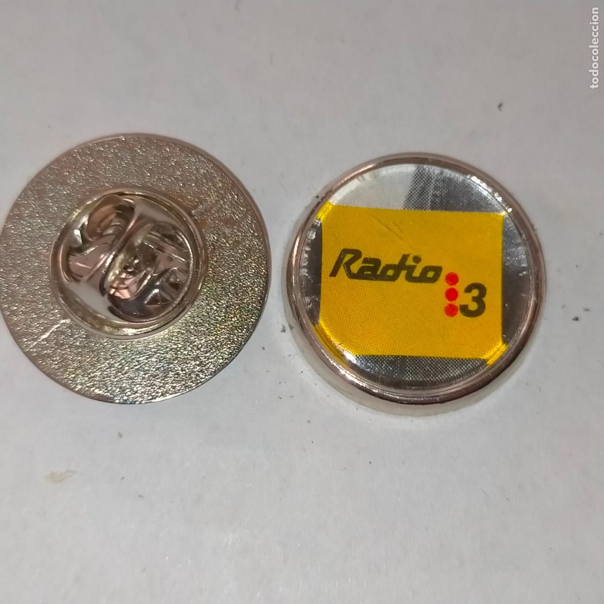 Pins de colecci&oacute;n: pin redondo metal - RADIO 3 EMISORA