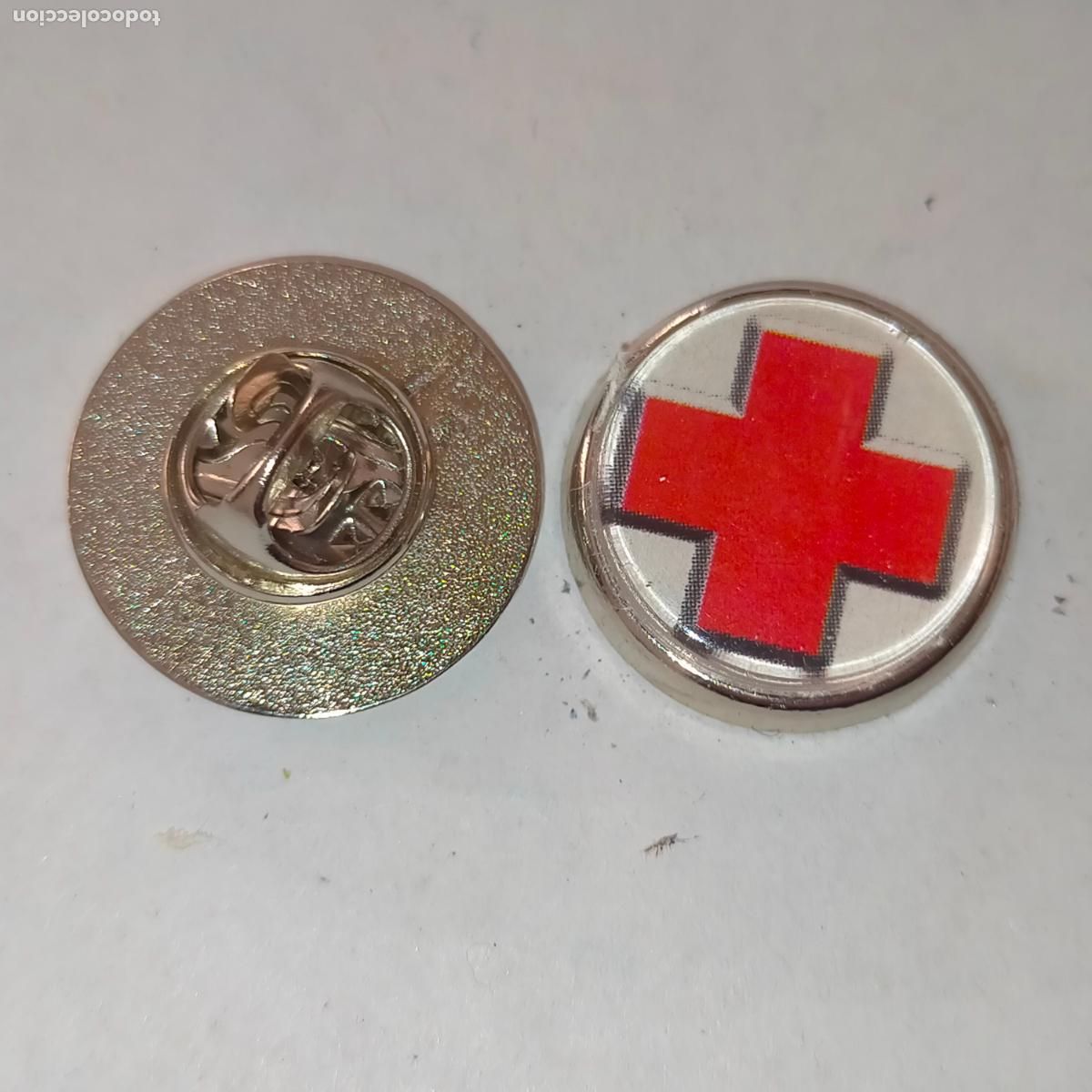Collection pins: pin redondo metal - CRUZ ROJA AMBULANCIA