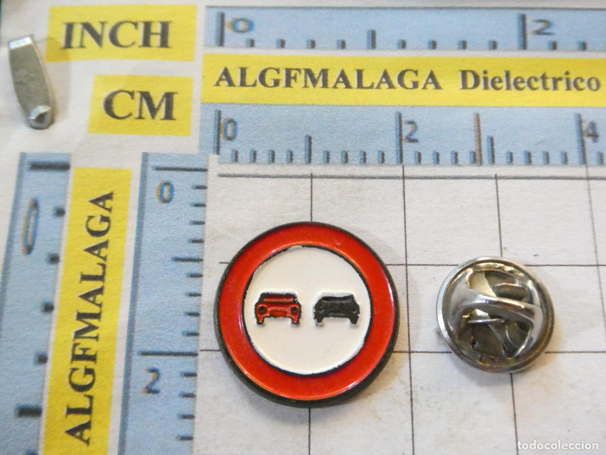 Pins e Spille di collezione: PIN DE COCHES MOTOS. SE&Ntilde;ALES TR&Aacute;FICO. PROHIBIDO ADELANTAR