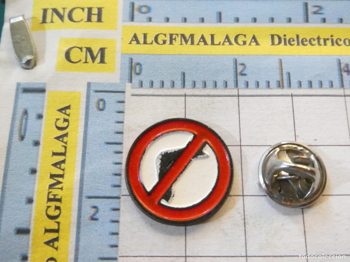 Pins de cole&ccedil;&atilde;o: PIN DE COCHES MOTOS. SE&Ntilde;ALES TR&Aacute;FICO. PROHIBIDO GIRO DERECHA