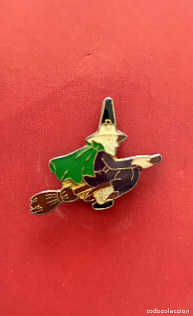 PIN O INSIGNA BRUjA NUEVO