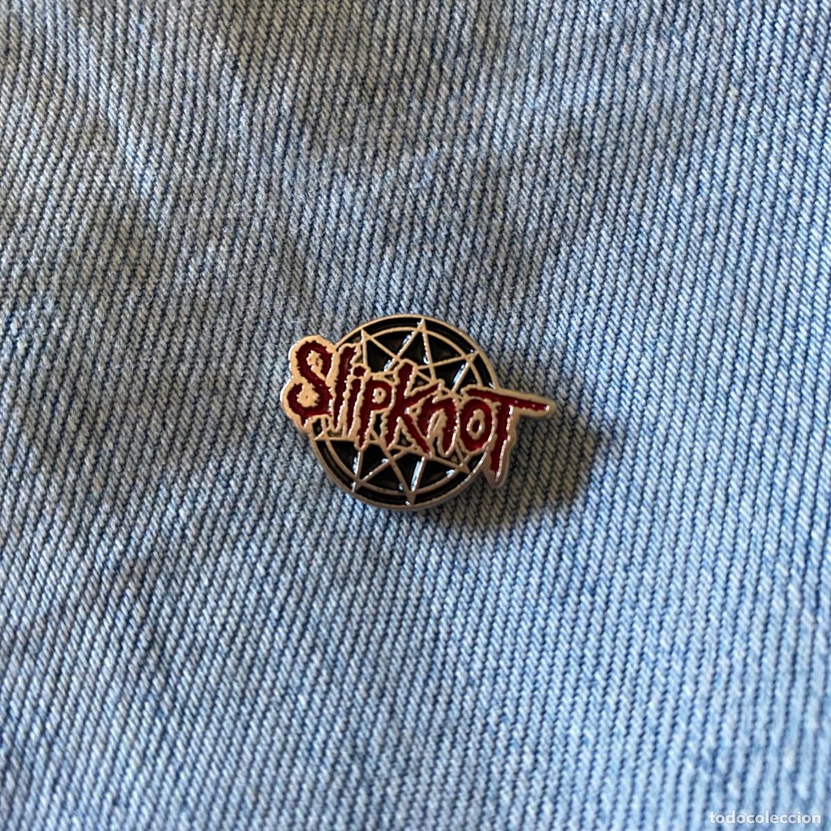 Pins de colecci&oacute;n: PIN MET&Aacute;LICO ESMALTADO GRUPO SLIPKNOT NUEVO Y SIN USO 2X1.5 CMS.