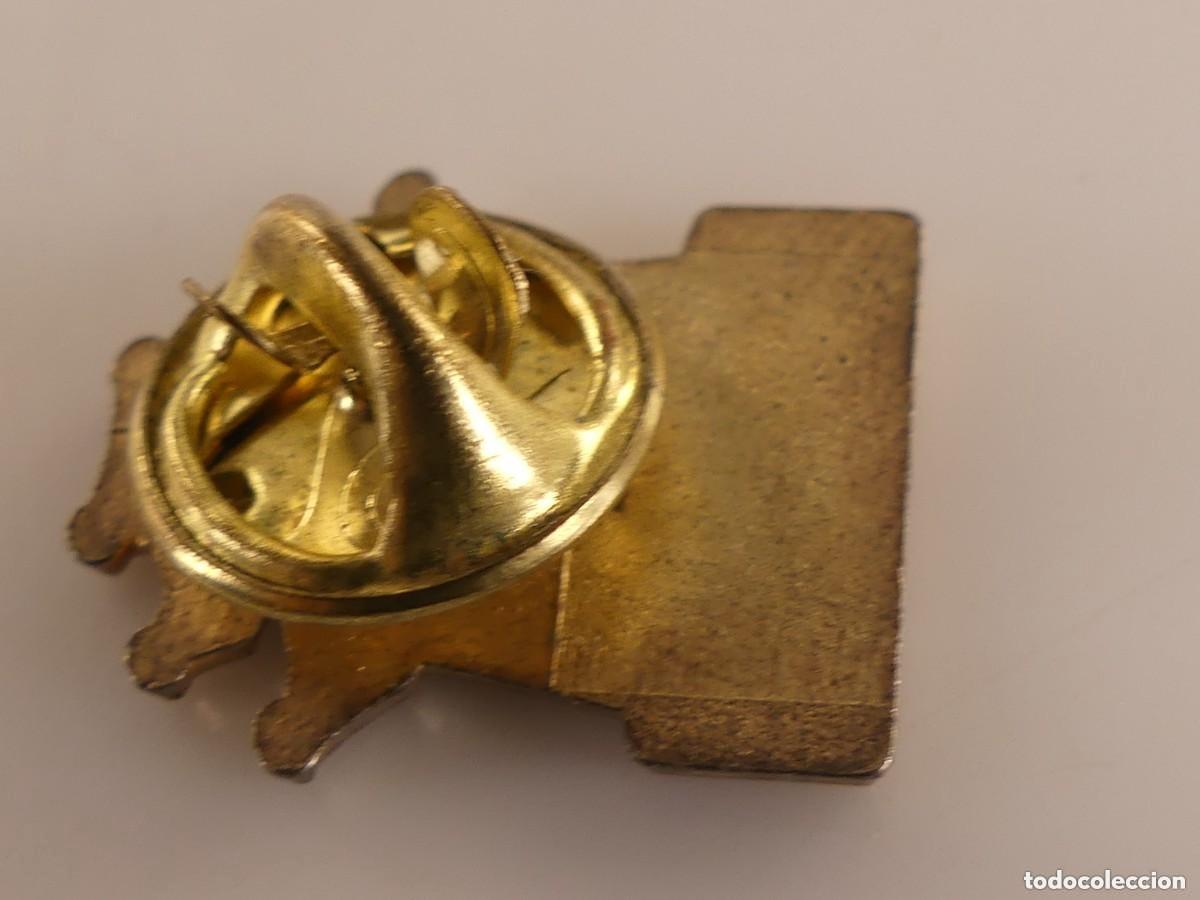 Pins de colecci&oacute;n: PIN INSIGNIA DE COLECCION - WINSTON - Foto 3