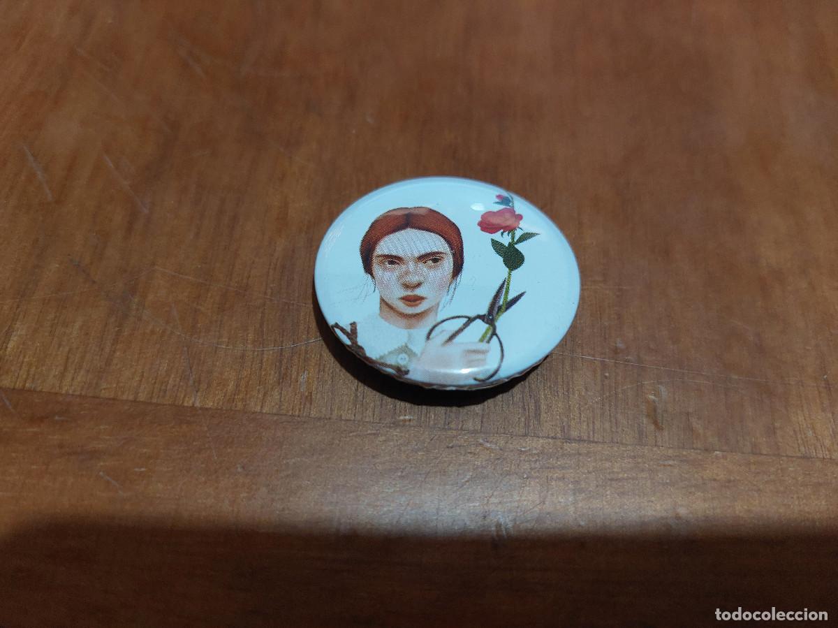 Pins de colecci&oacute;n: ILUSTRACI&Oacute;N DE DEMETRER O LACOMBE.. CHAPA PIN. 0,31 MM MET&Aacute;LICA POR DETR&Aacute;S. SIN USO. DIFICIL